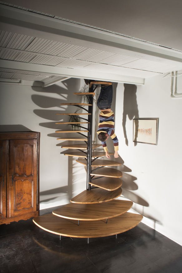 oak-spiral-staircase-metal-backbone-3-clearance.jpg